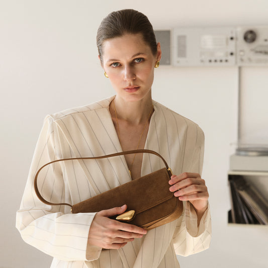 Noa Baguette • Coffee Suede